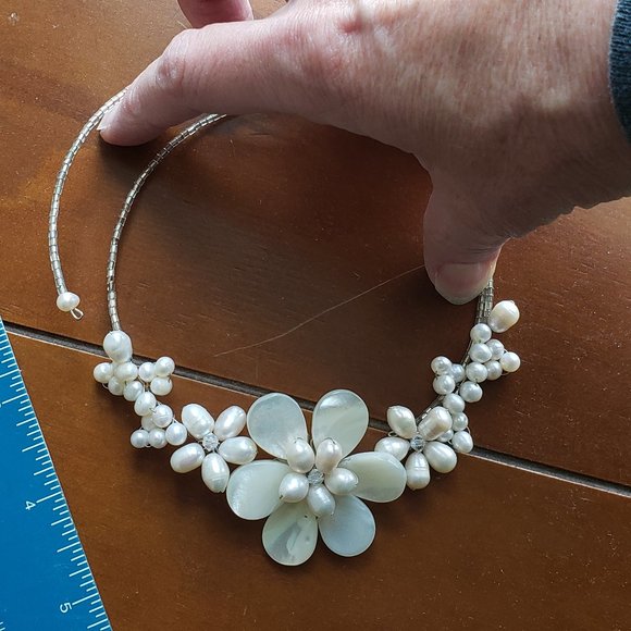 Mother of Pearl Adjustable Chocker Necklace - Picture 3 of 3